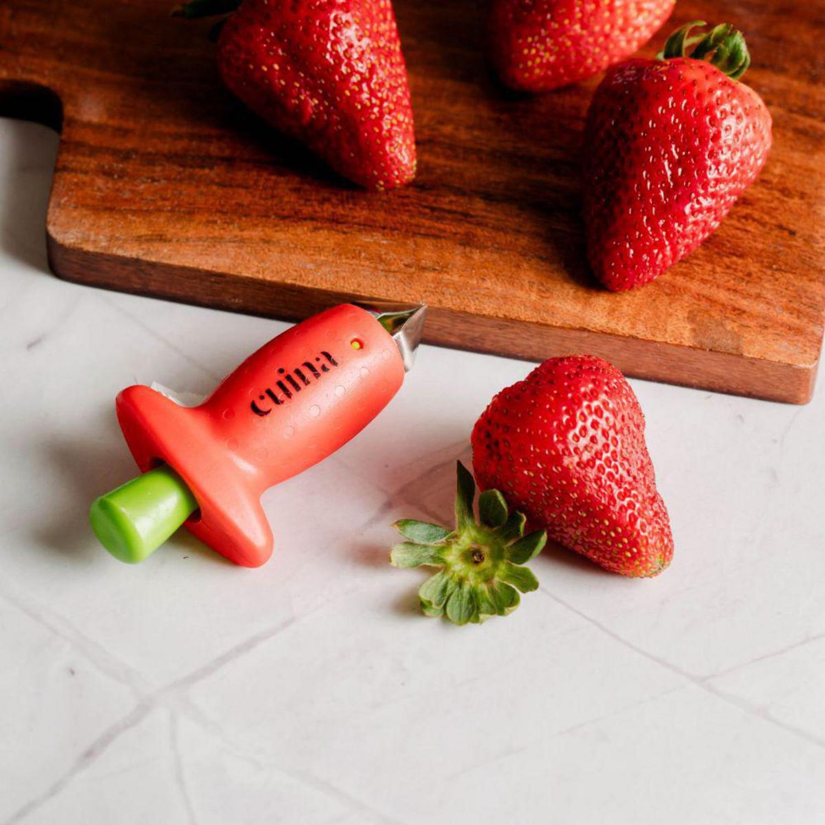 CUINA - Desgarrador de Frutillas Cuina y Inoxidable Rojo 9.5 cm