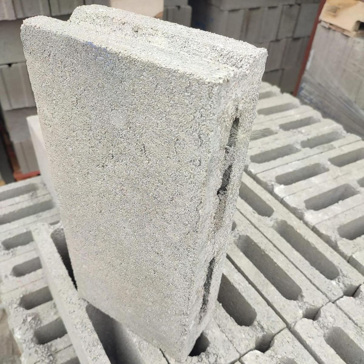 BLOQUEMAC - Bloque de hormigon ecologico 9x19x39 cm