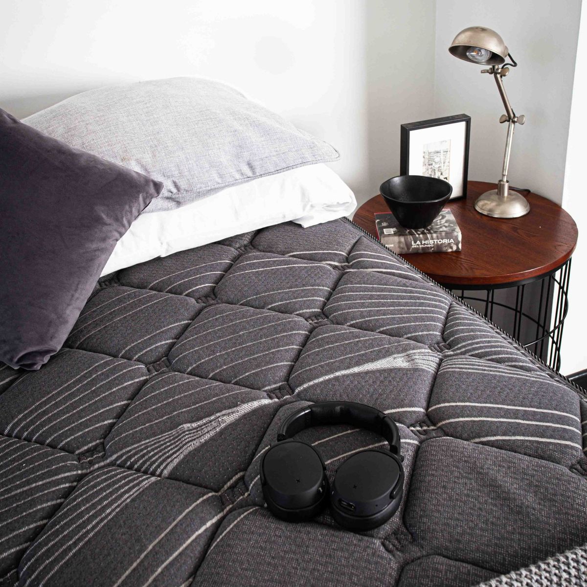 Cama Europea Black King (180X200) + Respaldo Design Gris, marca FLEX - Foto 2