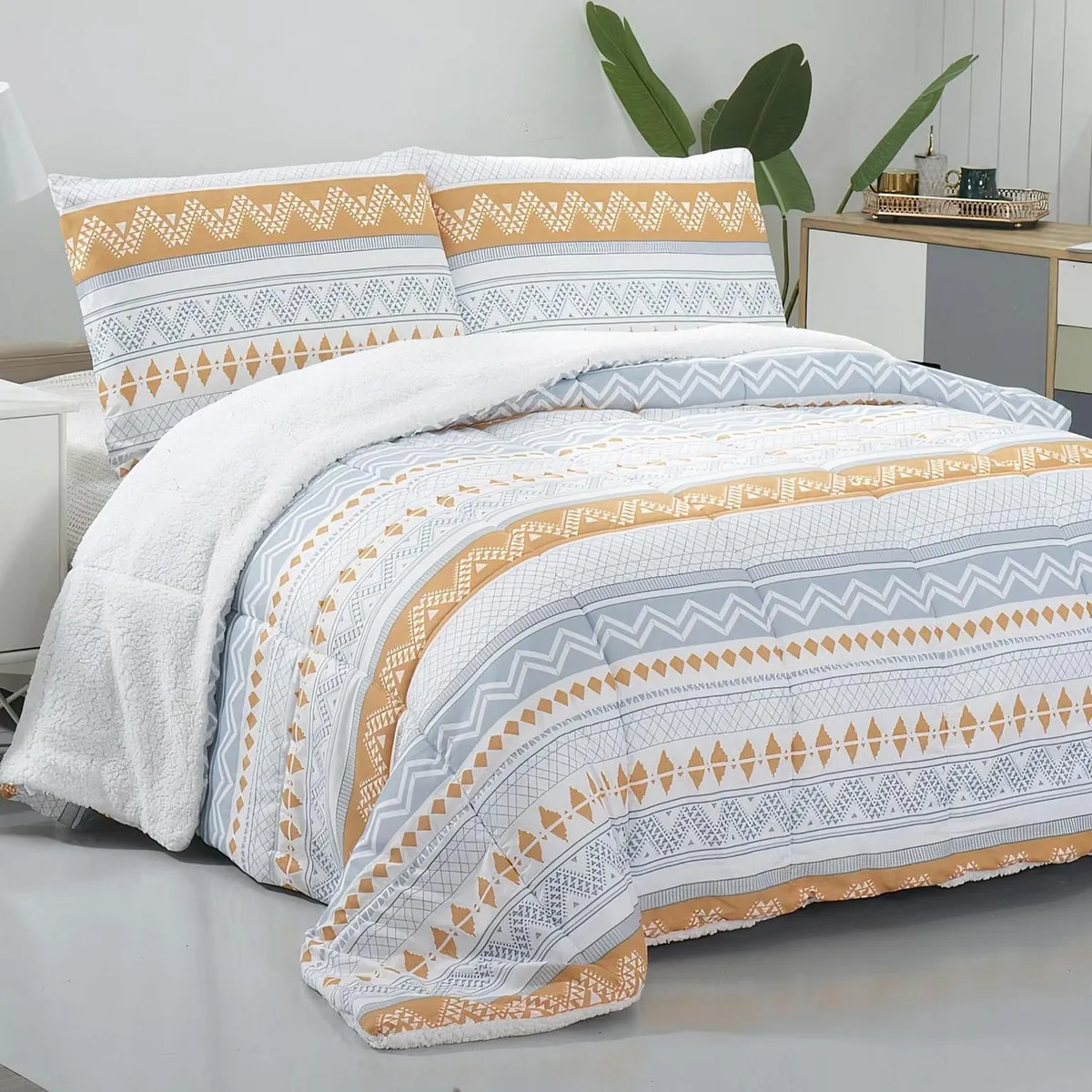 JUST HOME COLLECTION - Plumón Sherpa Estampado Da Vinci Mix Colores Surtidos