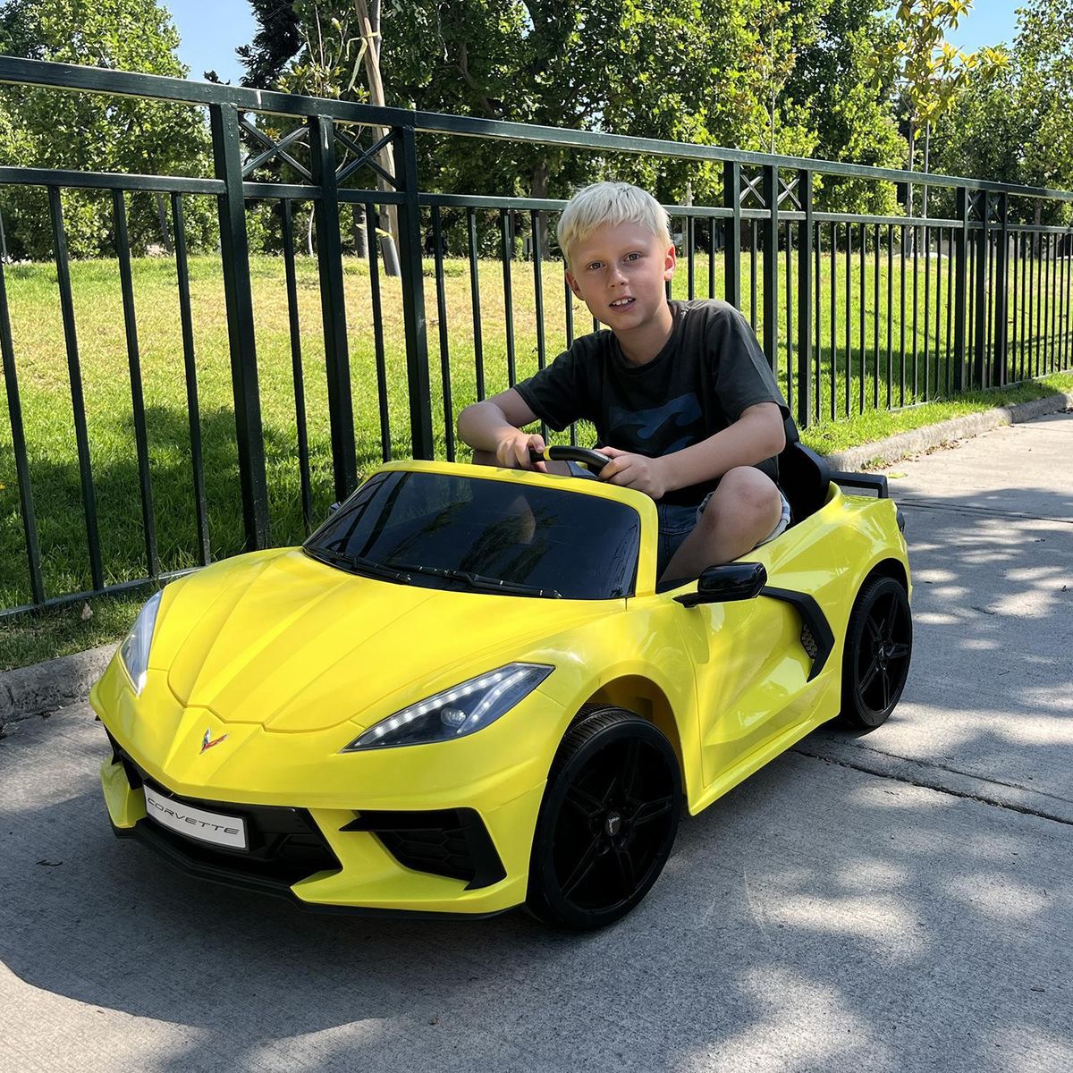 KIDSCOOL - Auto a batería corvette amarillo 12V