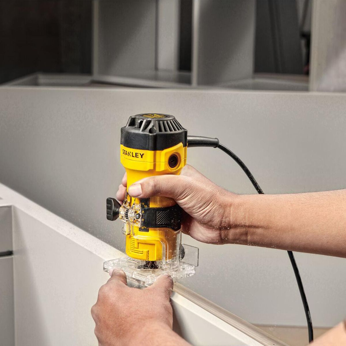 STANLEY - Rebajadora 550W 1/4"