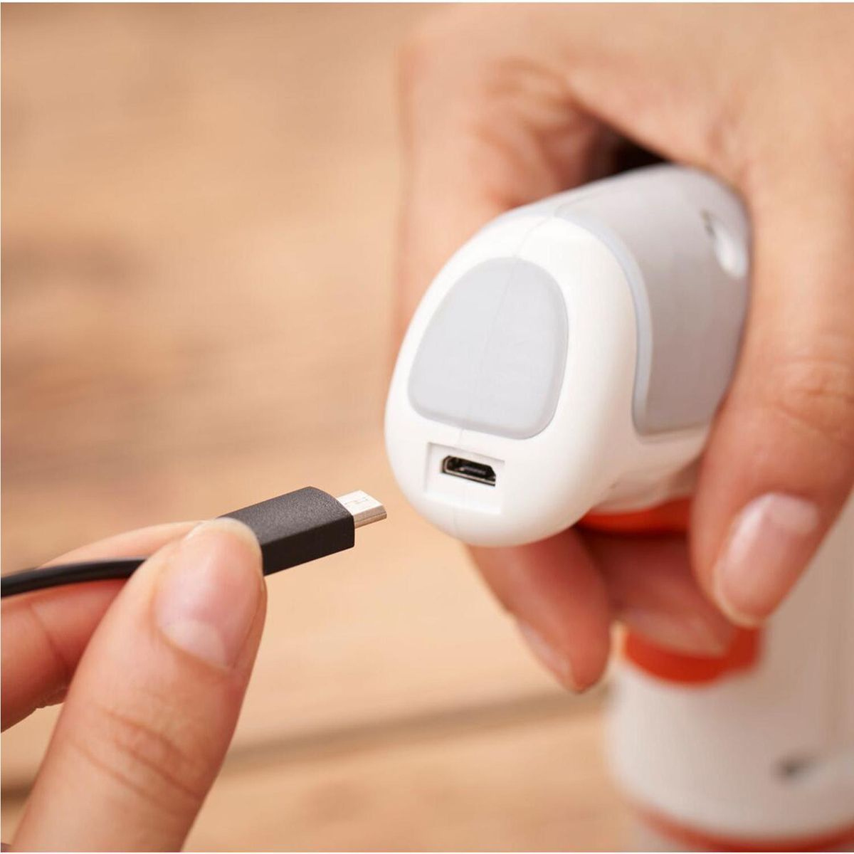 BLACK+DECKER - Atornillador Montamuebles HEXDRIVER y Cable micro-USB