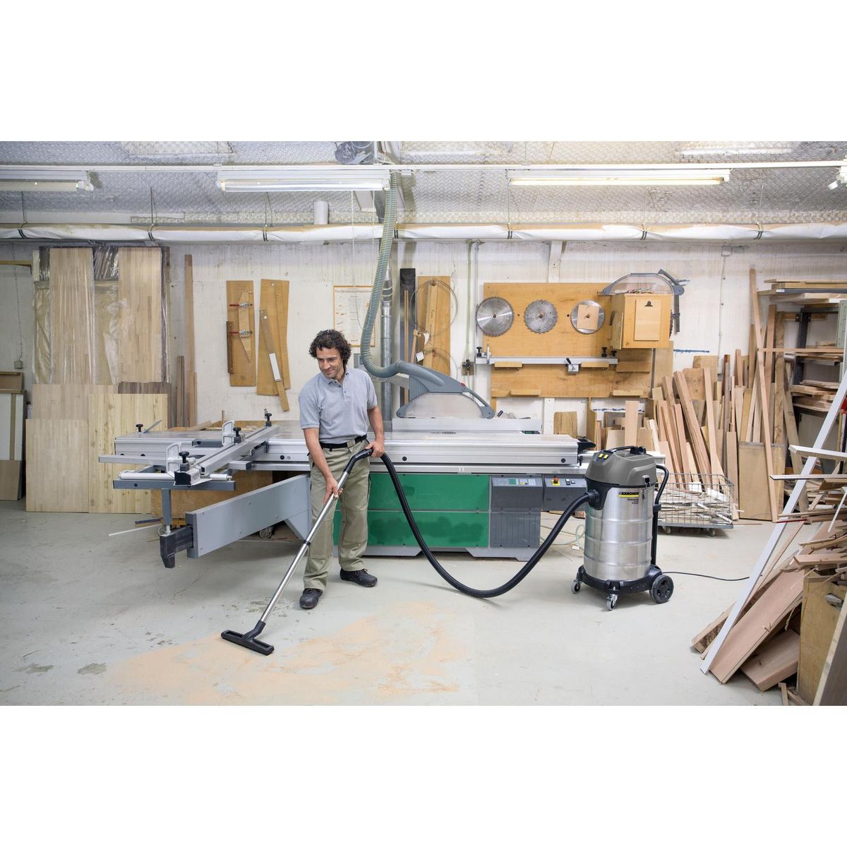 KARCHER - Aspiradora Profesional Polvo y Agua 2300 W 90 Litros 1.667-701.0