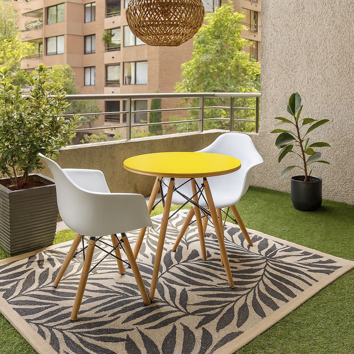 DE PIES A CABEZA - Set De Mesa Cubierta Amarilla Y Dos Sillas Eames