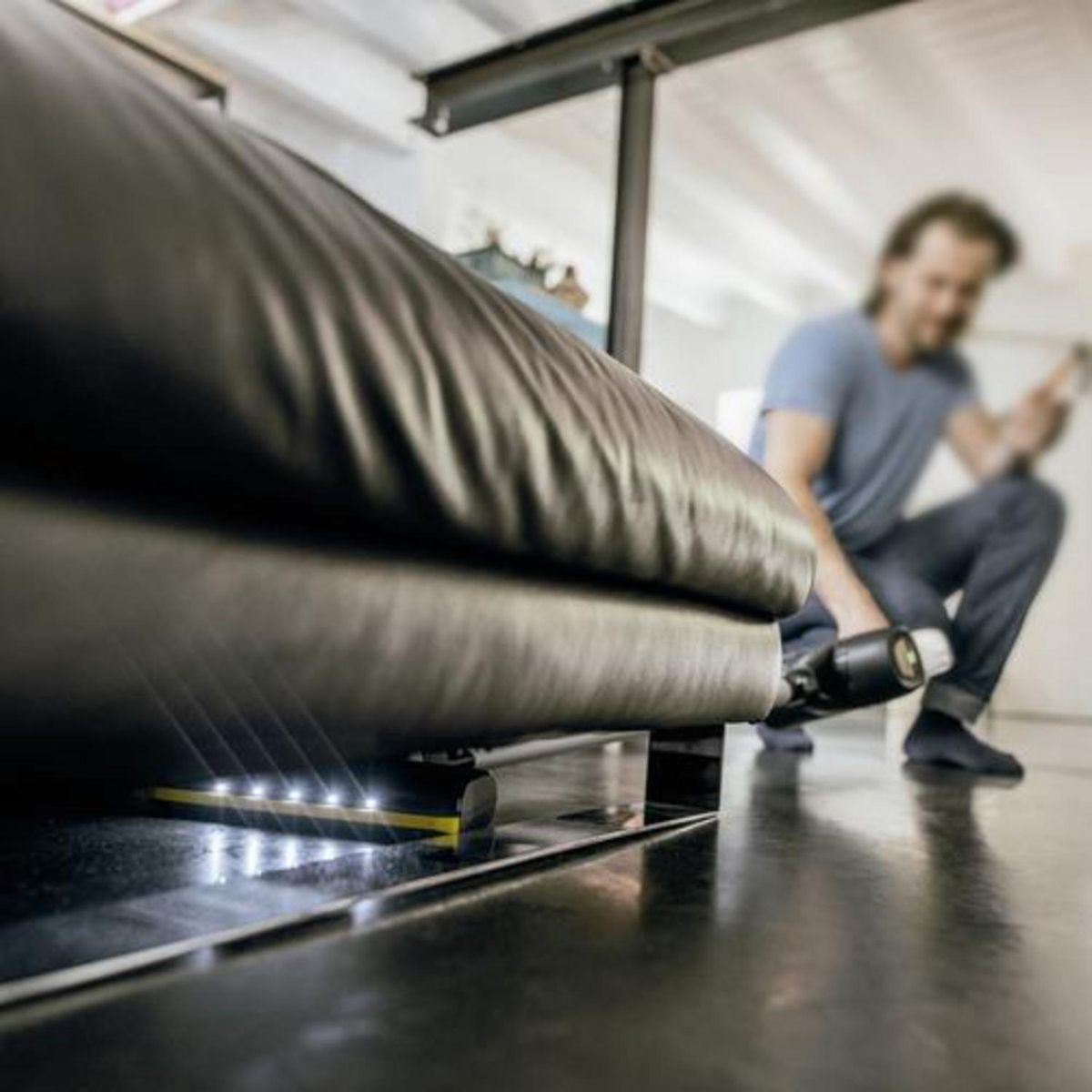 KARCHER - Aspiradora Batería Vertical Premiun 250 W 0.8 Litros VC 6