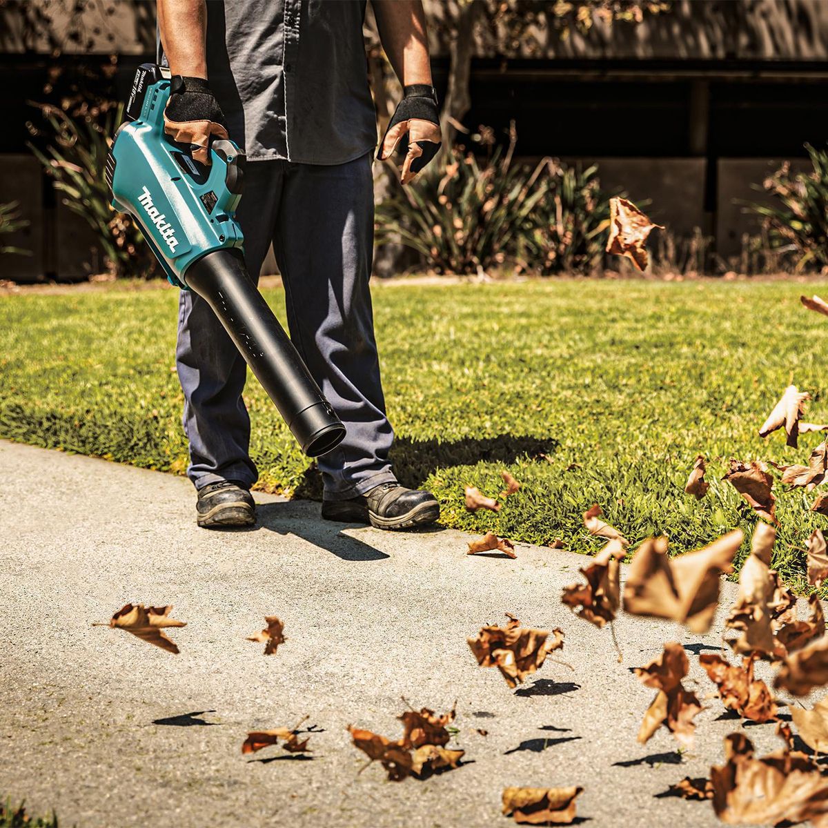 MAKITA - Soplador Inalámbrico 18 V con Batería 5 Ah y Cargador