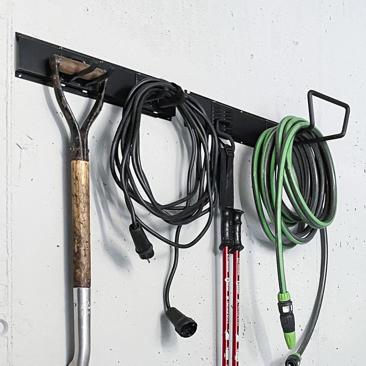 AR SHELVING - Soporte Pared Rail con 6 Ganchos Acero Gris