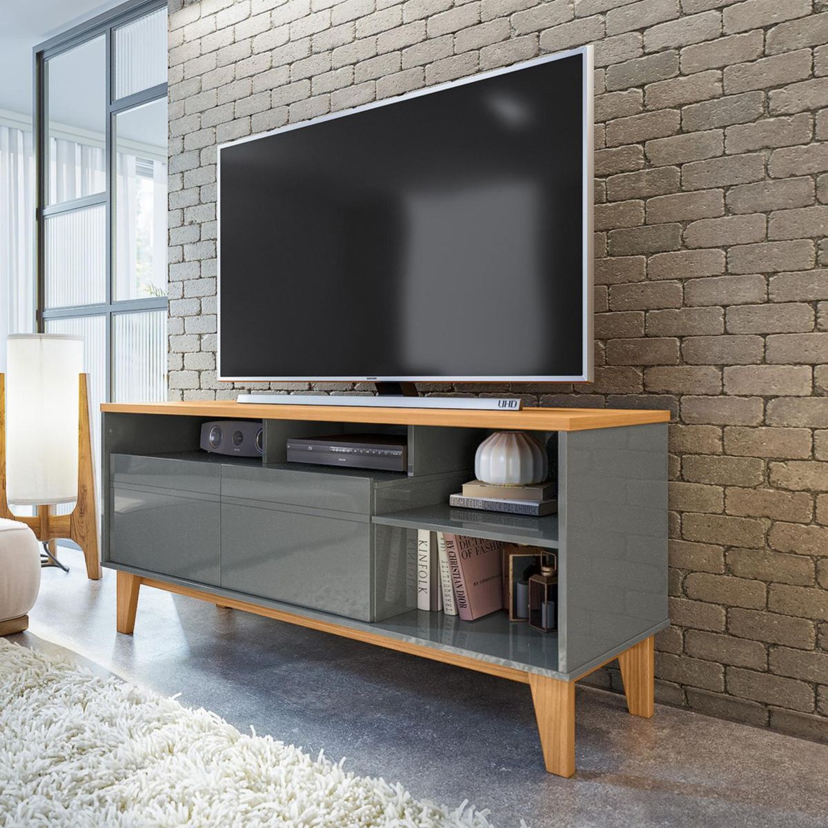 ONESSTA - Rack TV 60" 2 puertas con repisas y patas de madera gris cinza café