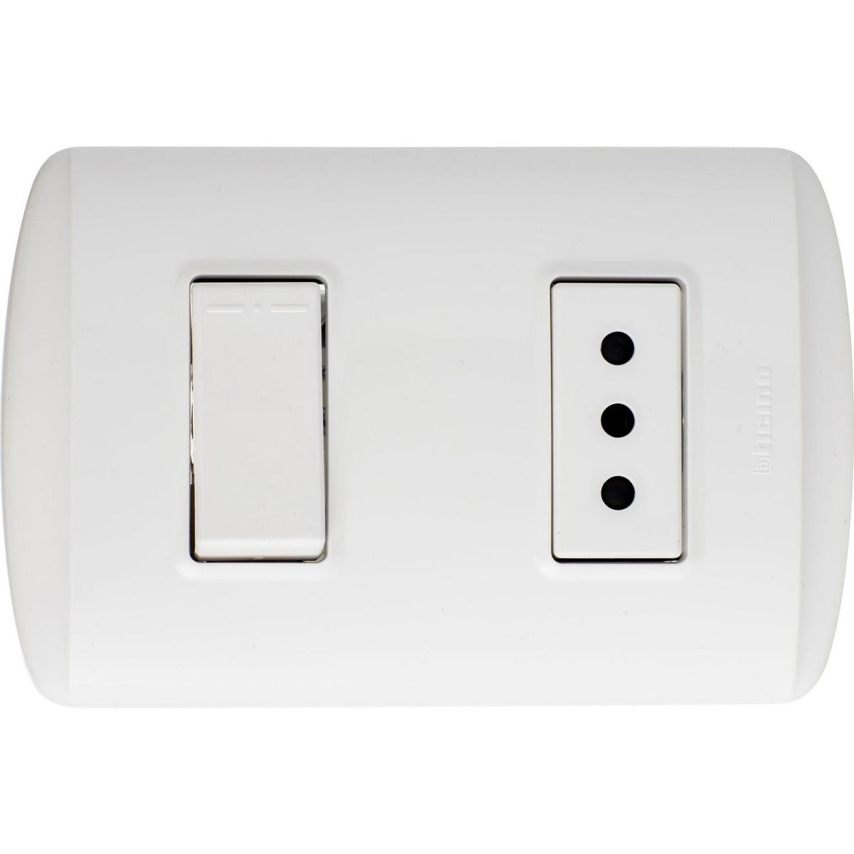 BTICINO - Interruptor 9/12 y tomacorriente 10 A Blanco
