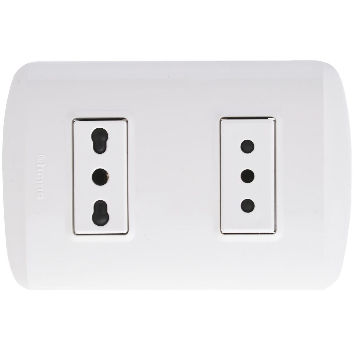 BTICINO - Tomacorriente doble 10A +10-16A Blanca