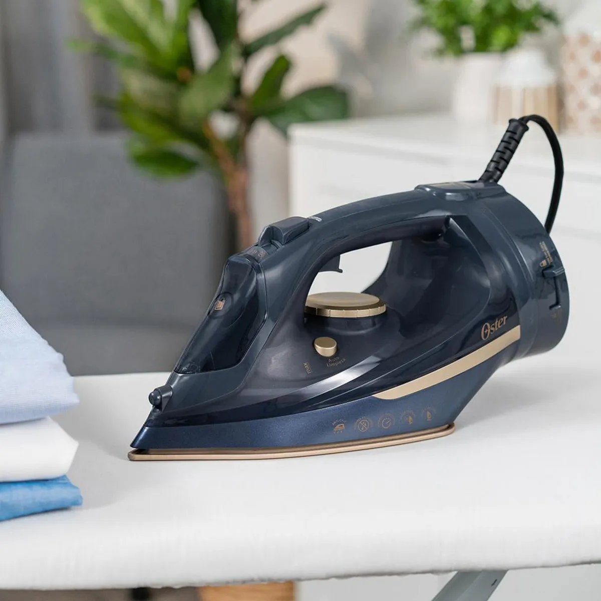 OSTER - Plancha inalámbrica C5000