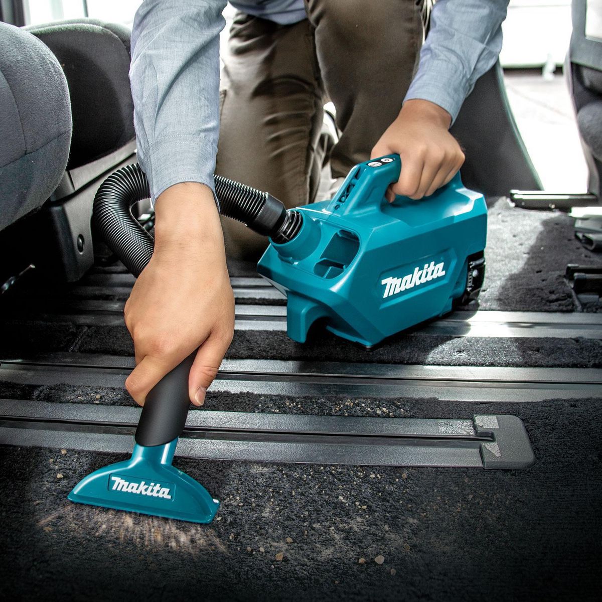 MAKITA - Aspiradora inalámbrica 18V sin batería