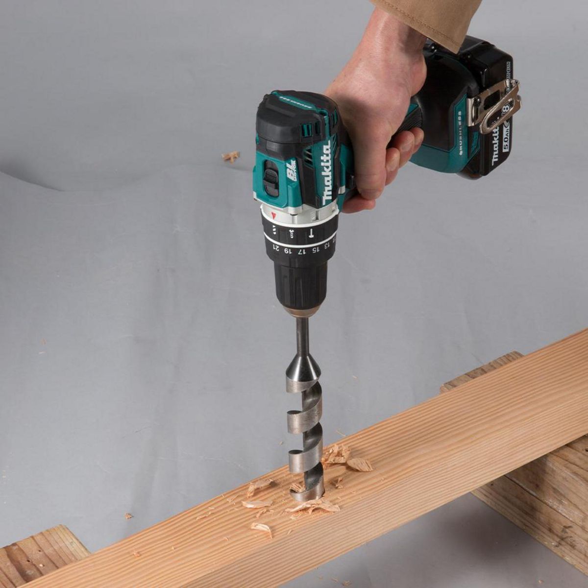 MAKITA - Taladro Inalámbrico Percutor 13 mm 18 V sin Batería