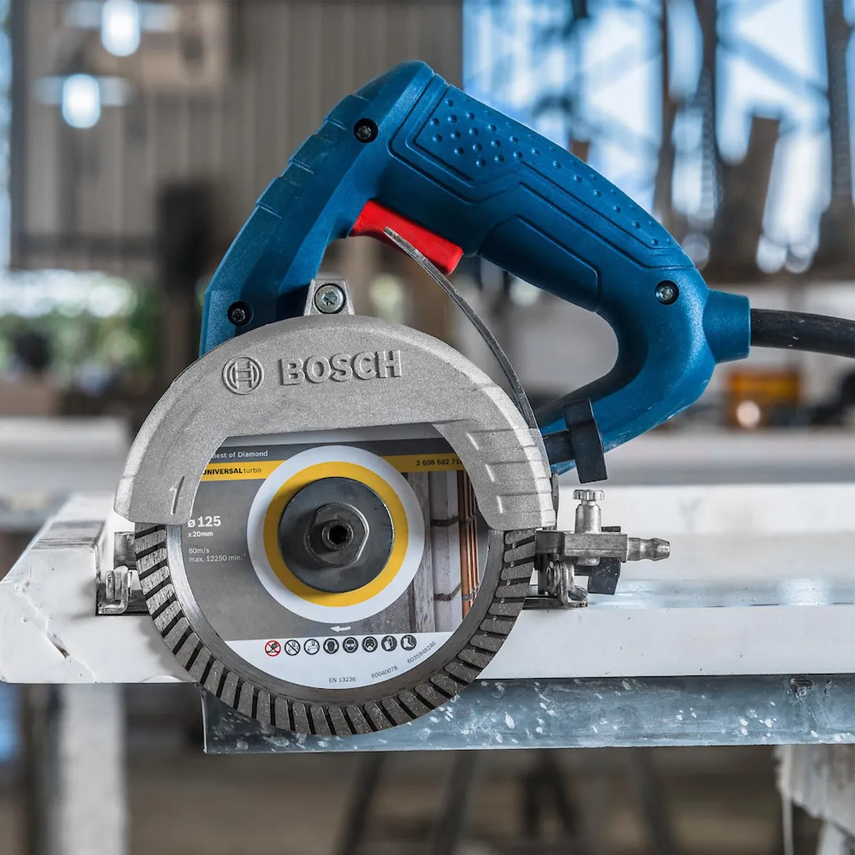 BOSCH - Sierra mármol alámbrica 1500W + 2 discos