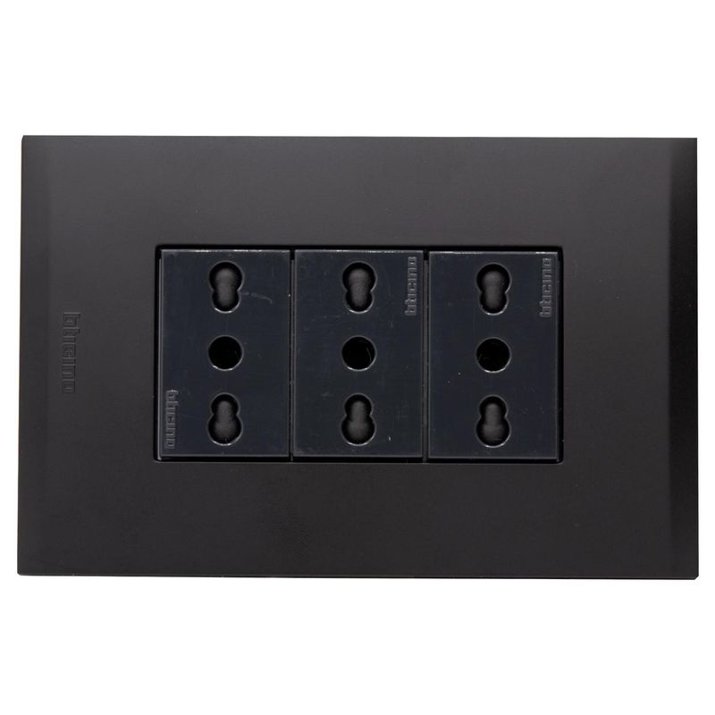 BTICINO - Placa armada Nóbile tomacorriente triple 10/16A color negro