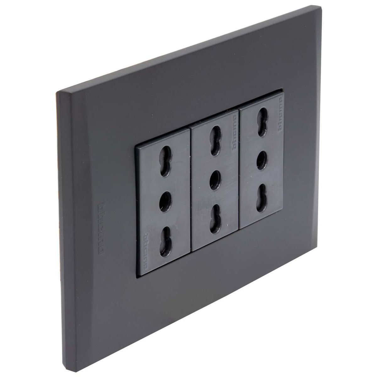 BTICINO - Placa Armada Nóbile Tomacorriente Triple 10/16A Color Negro