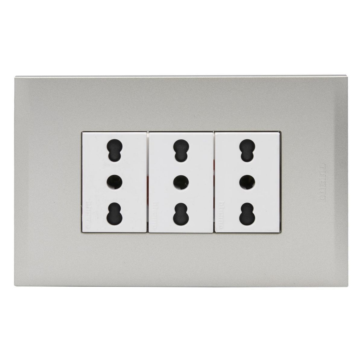 BTICINO - Placa Armada Nóbile Tomacorriente Triple 10/16A Color Perla