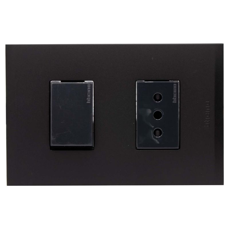 BTICINO - Placa armada Nóbile interruptor simple 9/12 + tomacorriente 10A negro