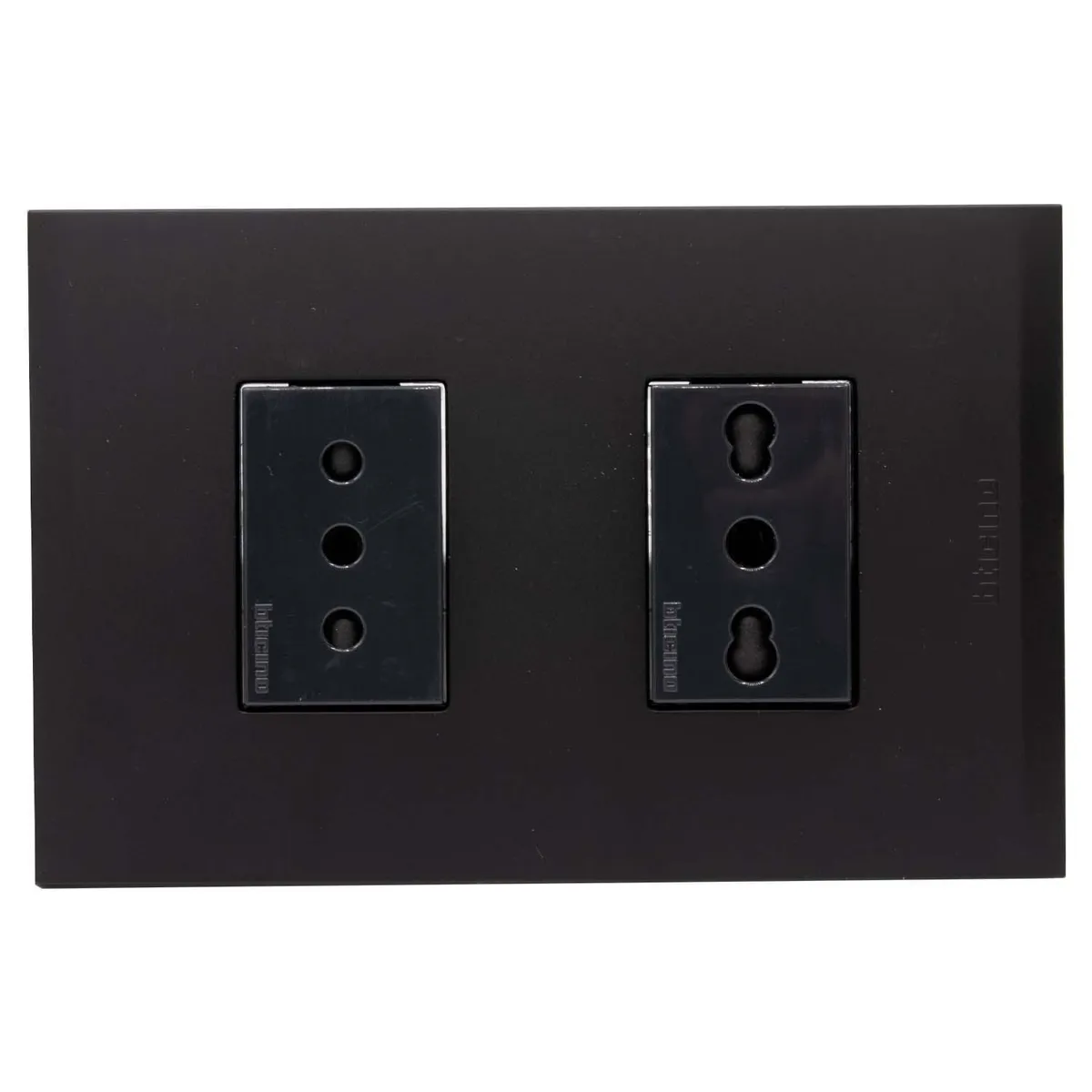 BTICINO - Placa armada Nóbile tomacorriente 10A+10/16A negro