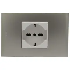BTICINO - Placa Armada Nóbile Tomacorriente Schuko Universal Color Perla
