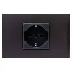 BTICINO - Placa armada Nóbile tomacorriente schuko universal color negra