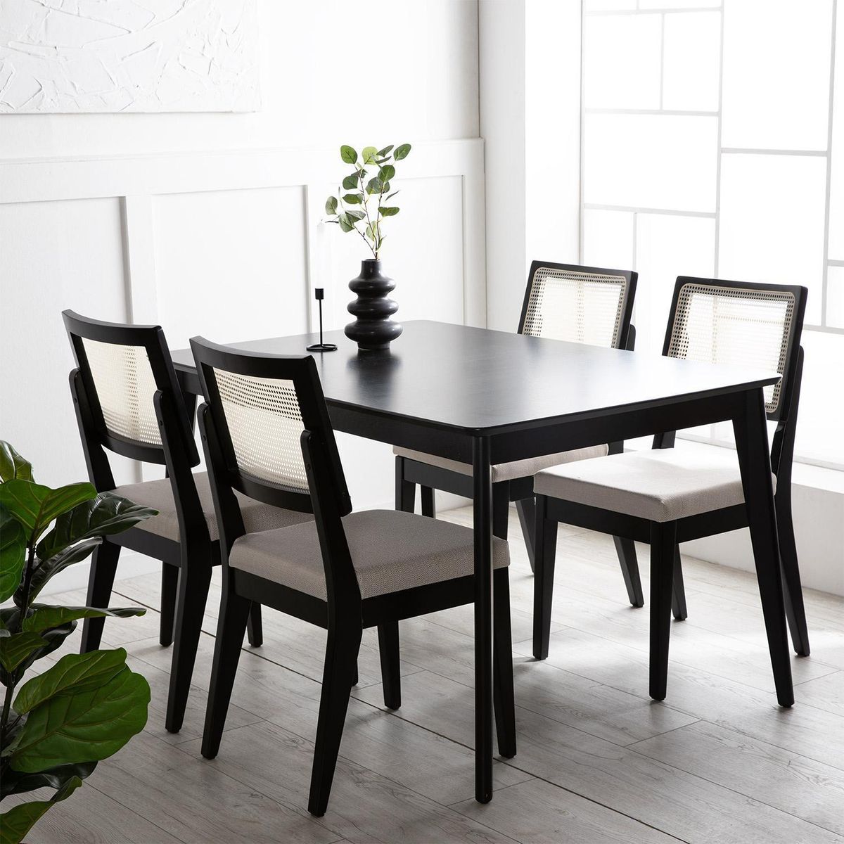DECOCASA - Juego de Comedor Olive 4 Sillas Mesa Rectangular 89,5x76x135,5 cm Negro
