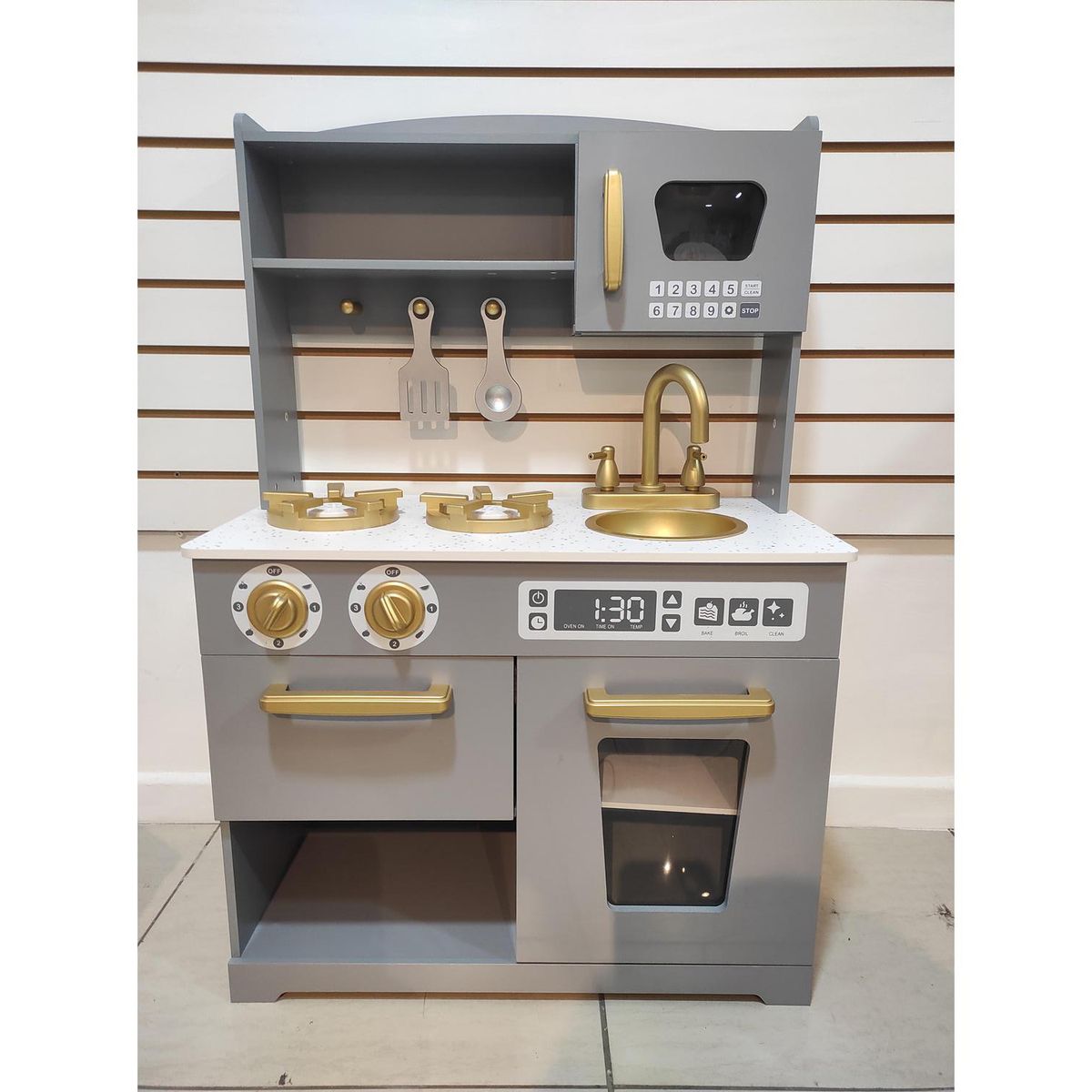 KIDSCOOL - Casita de juegos gris con accesorios