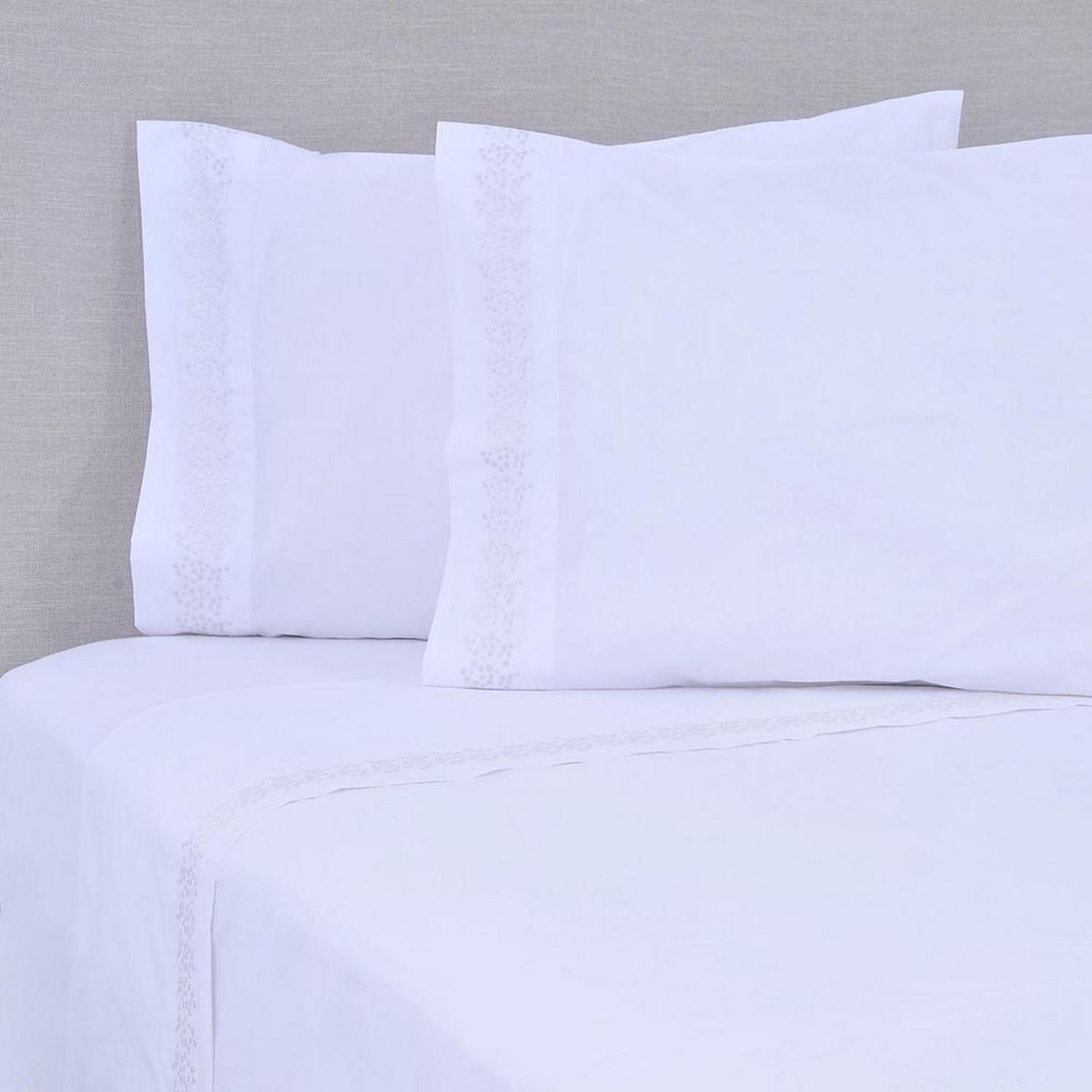 MASHINI - Sábana Bordada 2 plazas 180 Hilos Blanco/ Plata