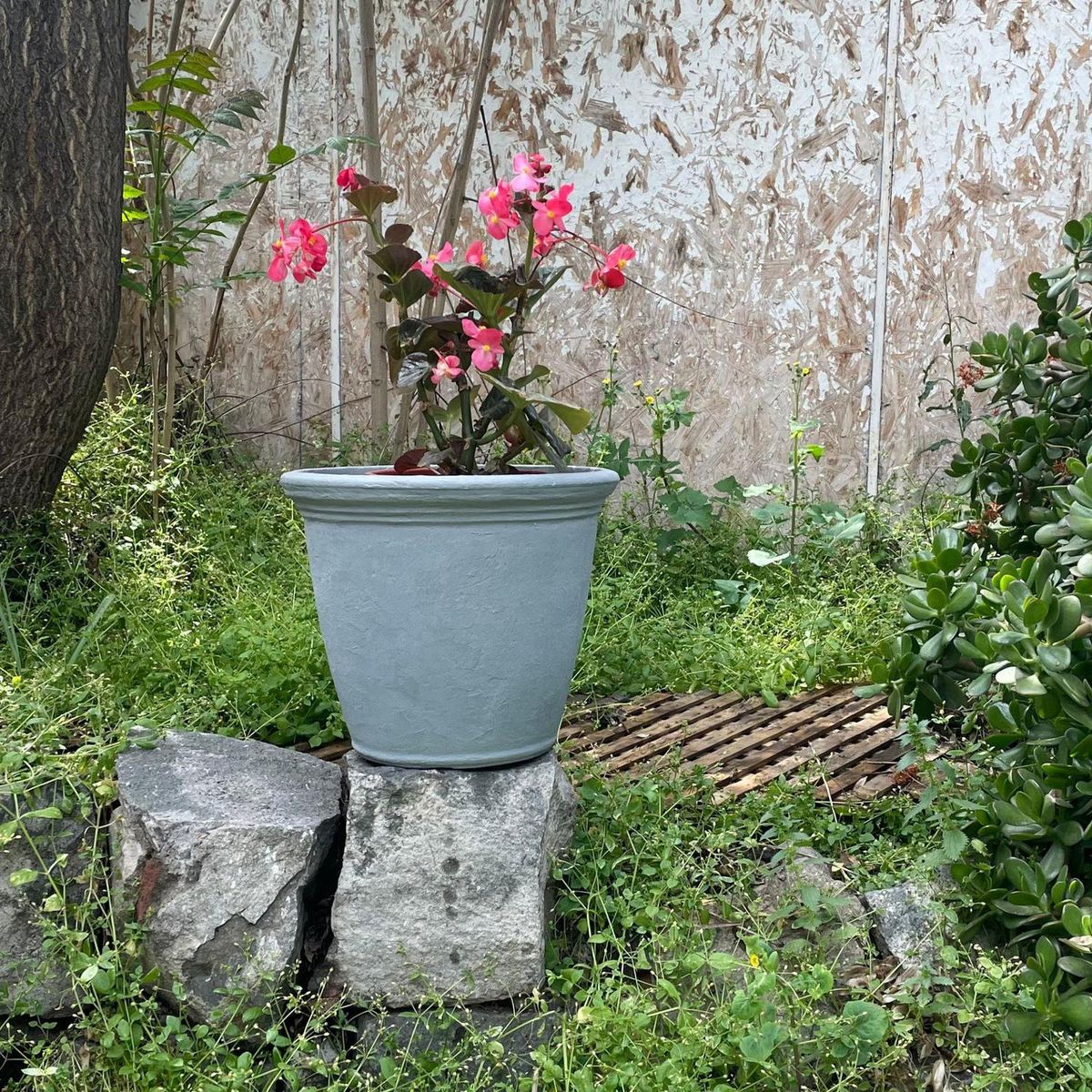 DECO POTTERY - Macetero Rotomoldeado Kiri de Polietileno 40x36 cm Gris