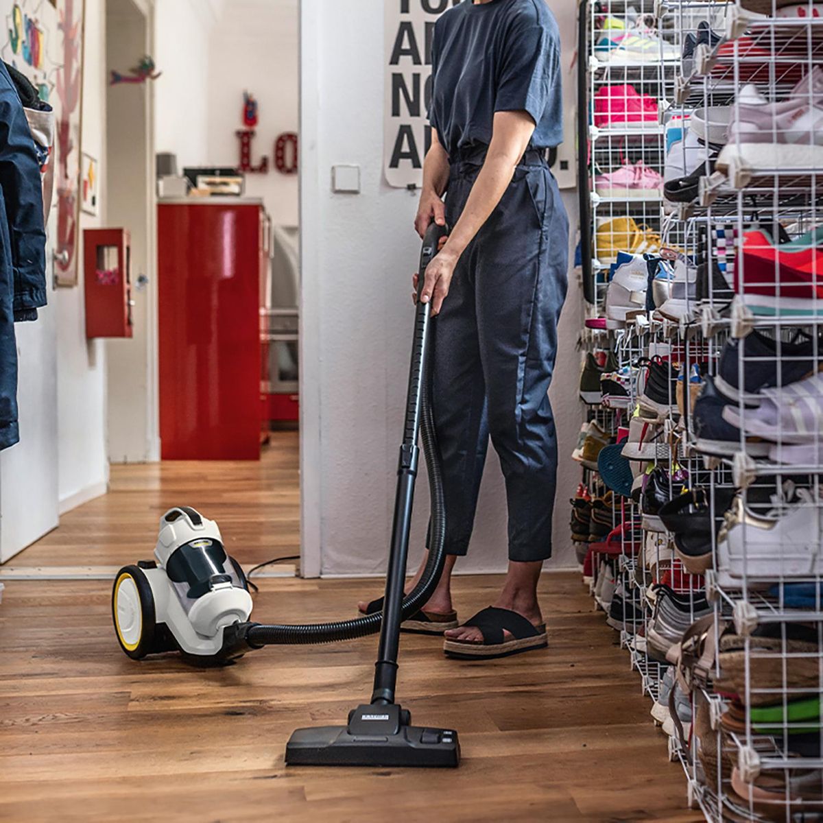 KARCHER - Aspiradora Ciclónica con Filtro HEPA 1100 W 0.9 Litros VC 3