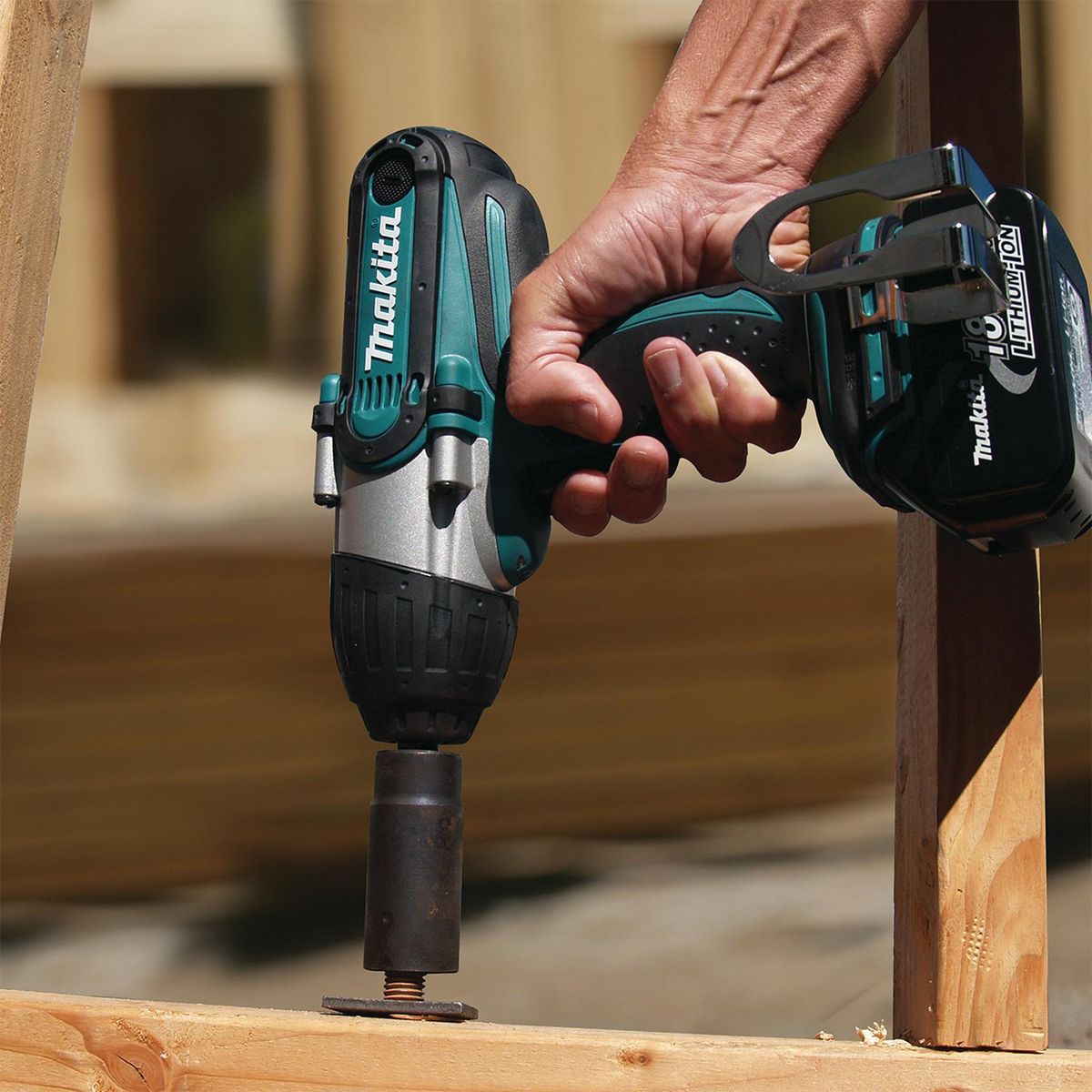 MAKITA - Llave de impacto inalámbrica 1/2" 18V sin batería