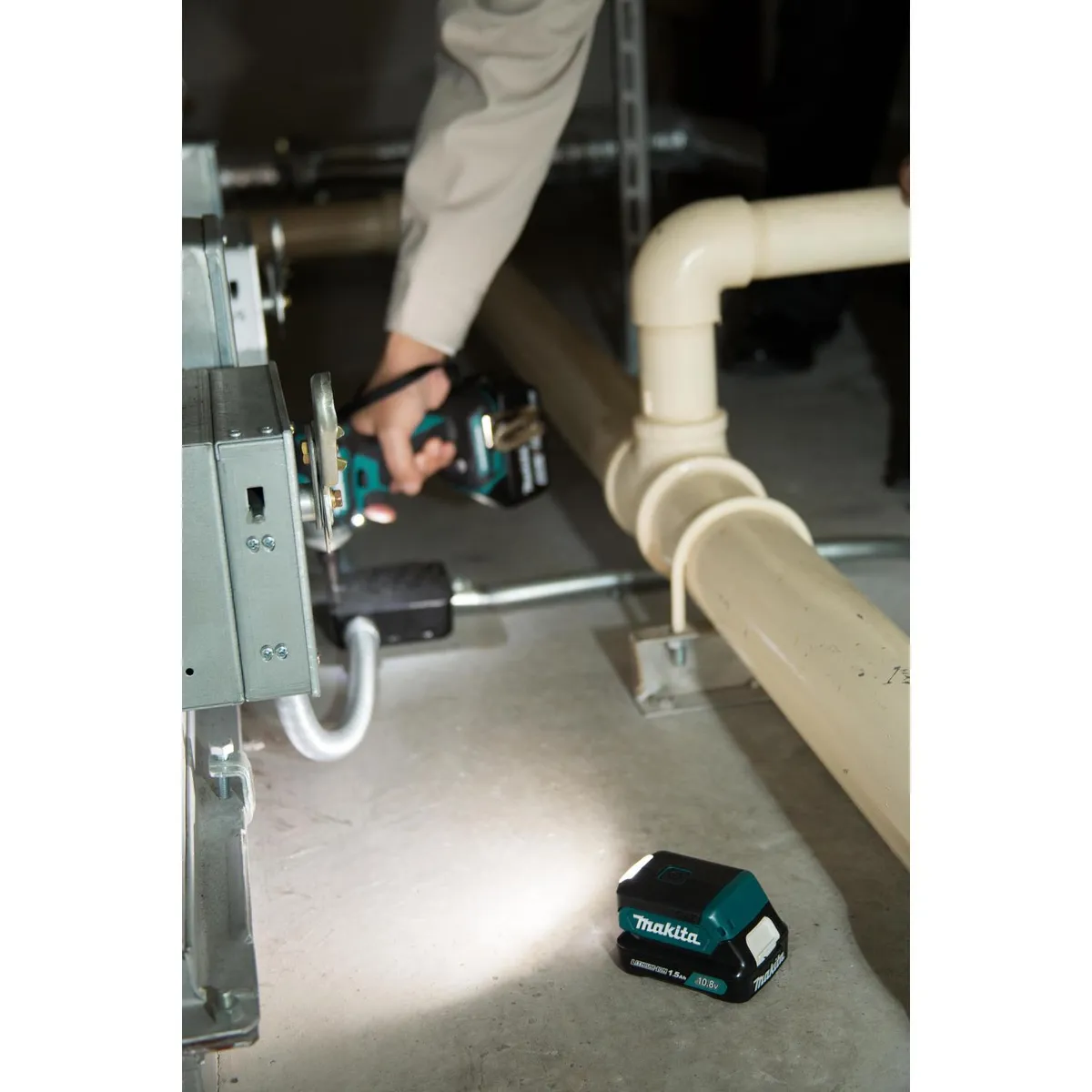 MAKITA - Linterna Inalámbrica 12V + 1 Batería 12V + 1 Cargador 100 lm Plástico Verde