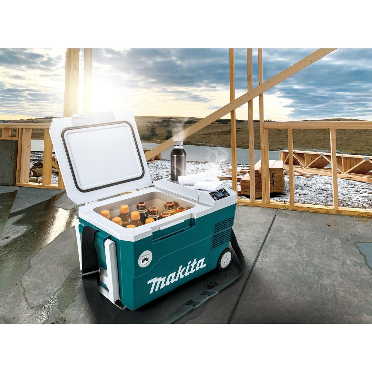 MAKITA - Cooler inalámbrico 18v / IPx4 + 1 batería 18v + 1 cargador