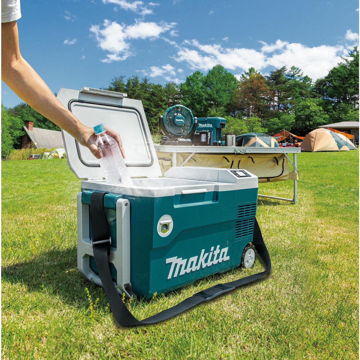 MAKITA - Cooler inalámbrico 18v / IPx4 + 1 batería 18v + 1 cargador