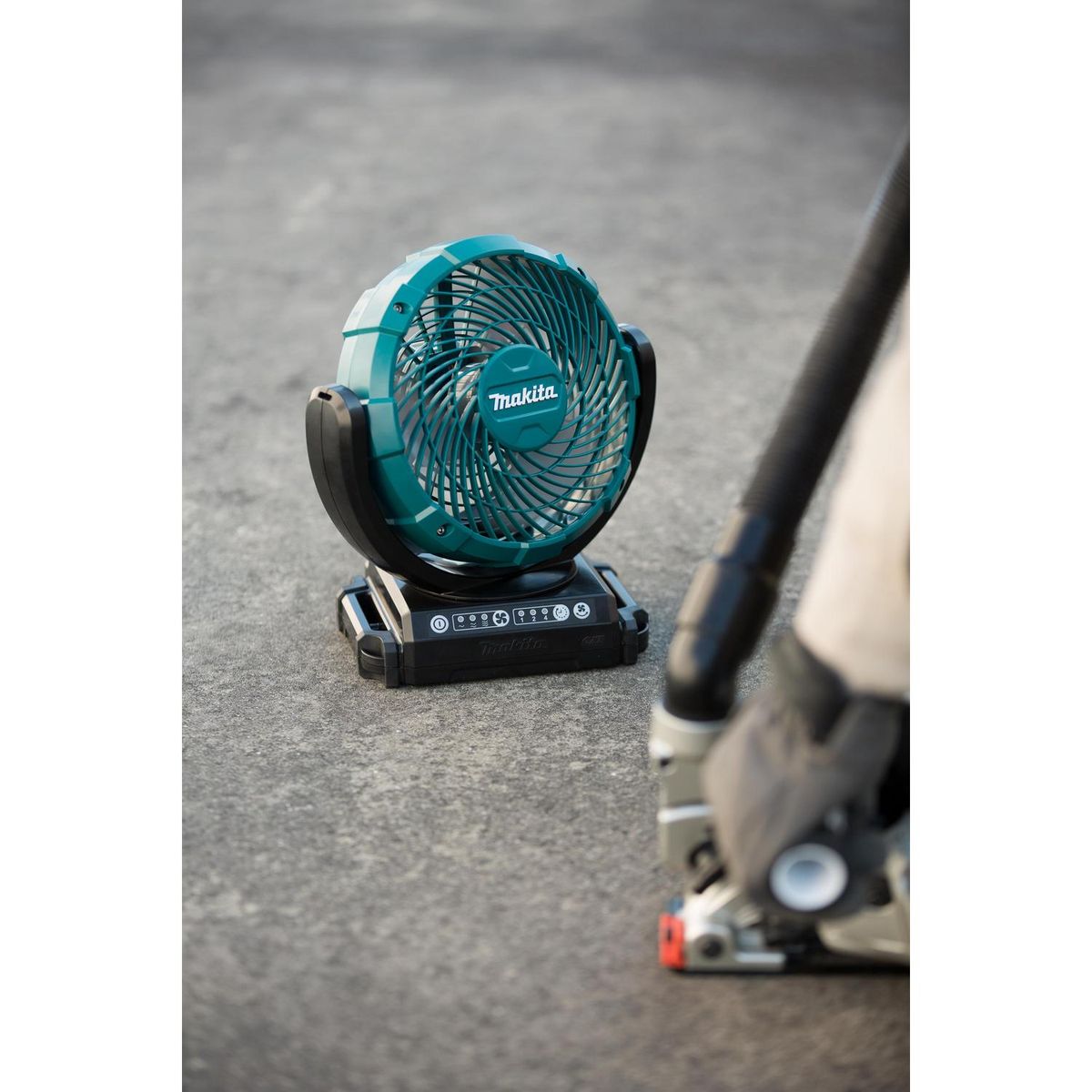 MAKITA - Ventilador inalámbrico 12v híbrido + 1 batería 12v + 1 cargador