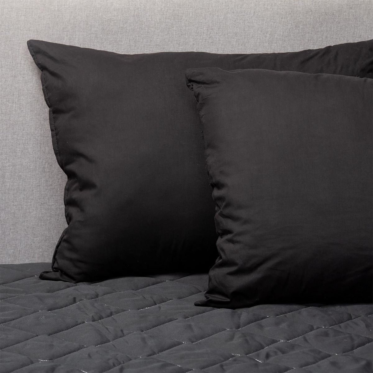 ARTHOME - Pack de 2 Almohadas Negras de Fibra sintética para Dormir 50x70 cm