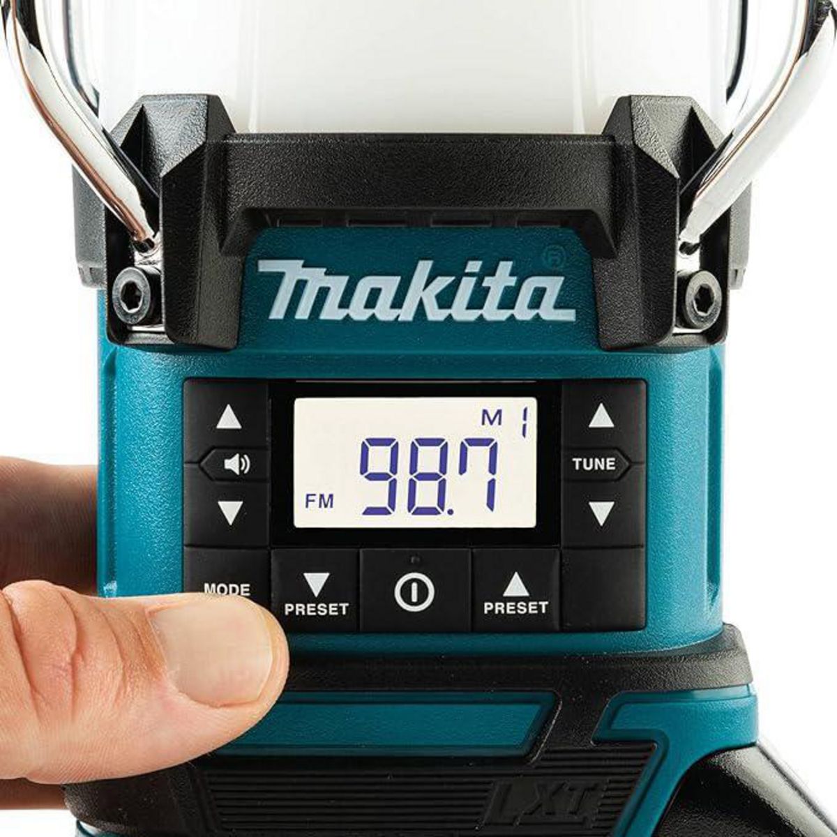 MAKITA - Radio AM-FM inalámbrica con linterna