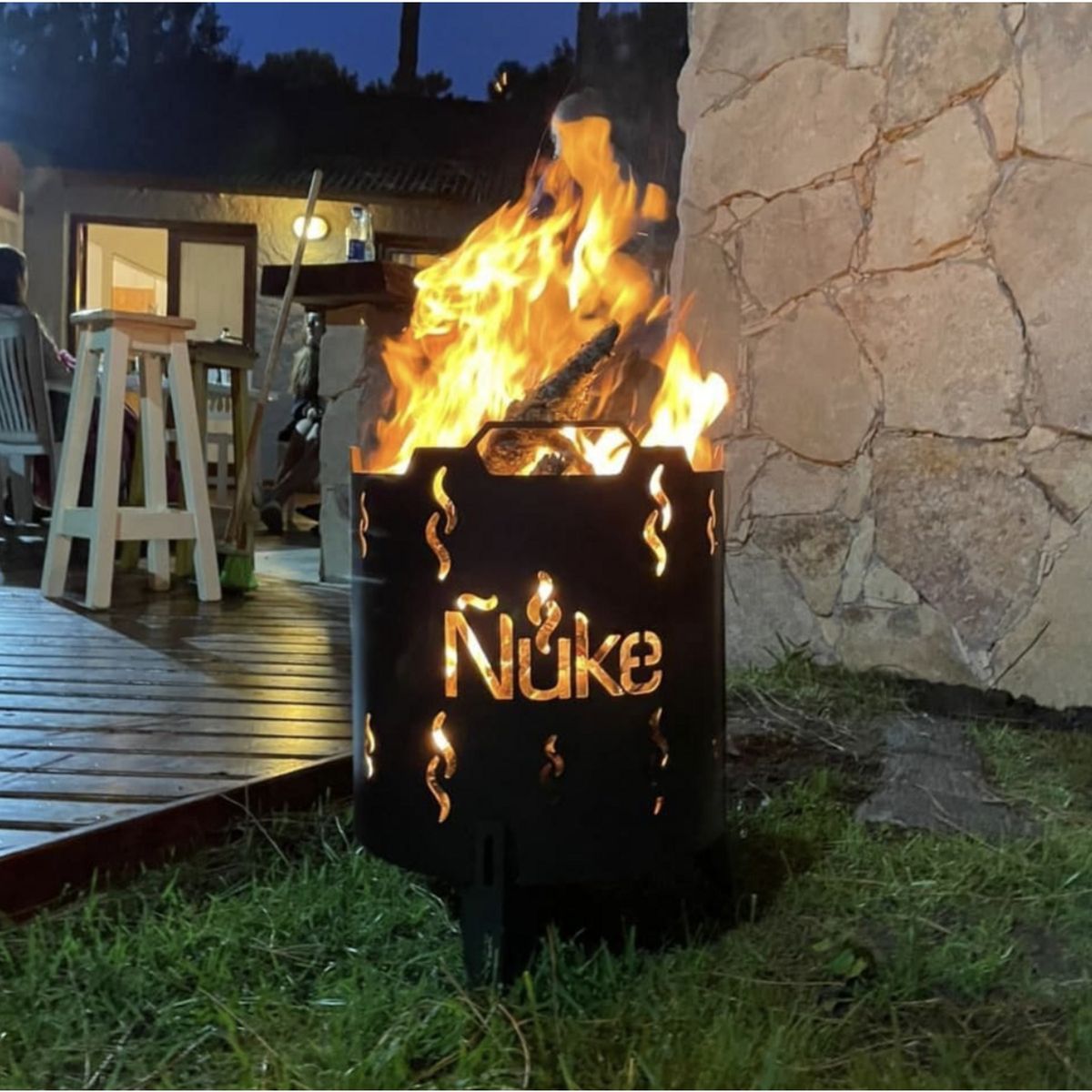 ÑUKE - Fogón 40 con Parrilla a Metal Negro