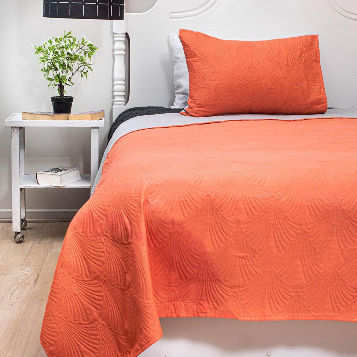DORAL - Quilt 1.5 plazas Liso Coral/gris 