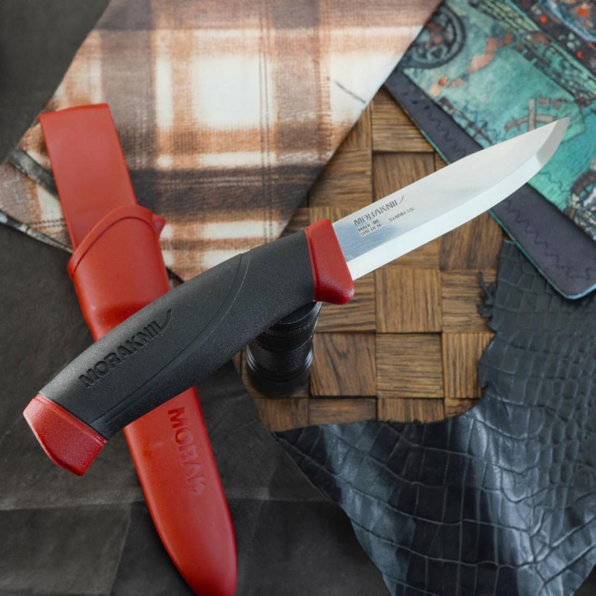 GENERICO - Cuchillo outdoor sports color dala red
