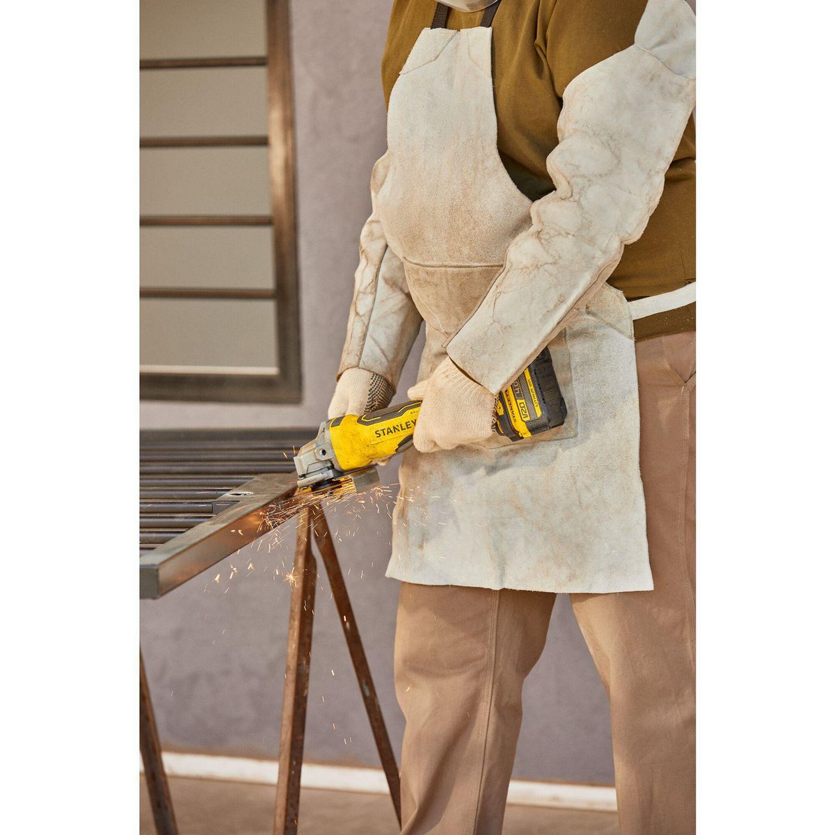 STANLEY - Esmeril Angular 4,5" 20 V Brushless sin Batería