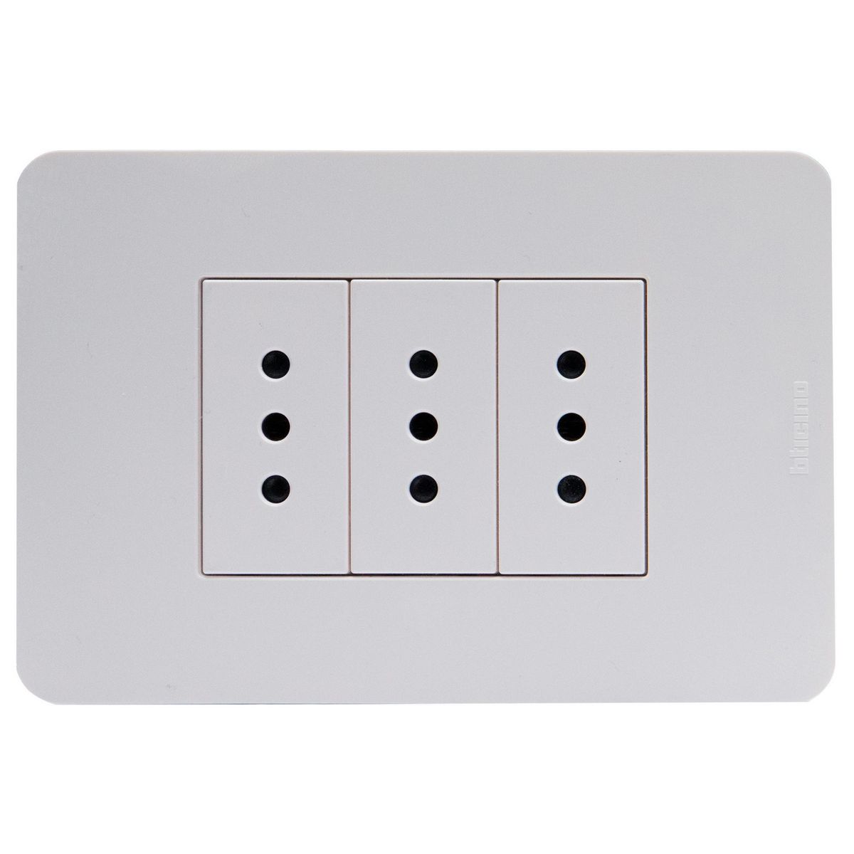 BTICINO - Tomacorriente triple 10a blanco Matix Go armado