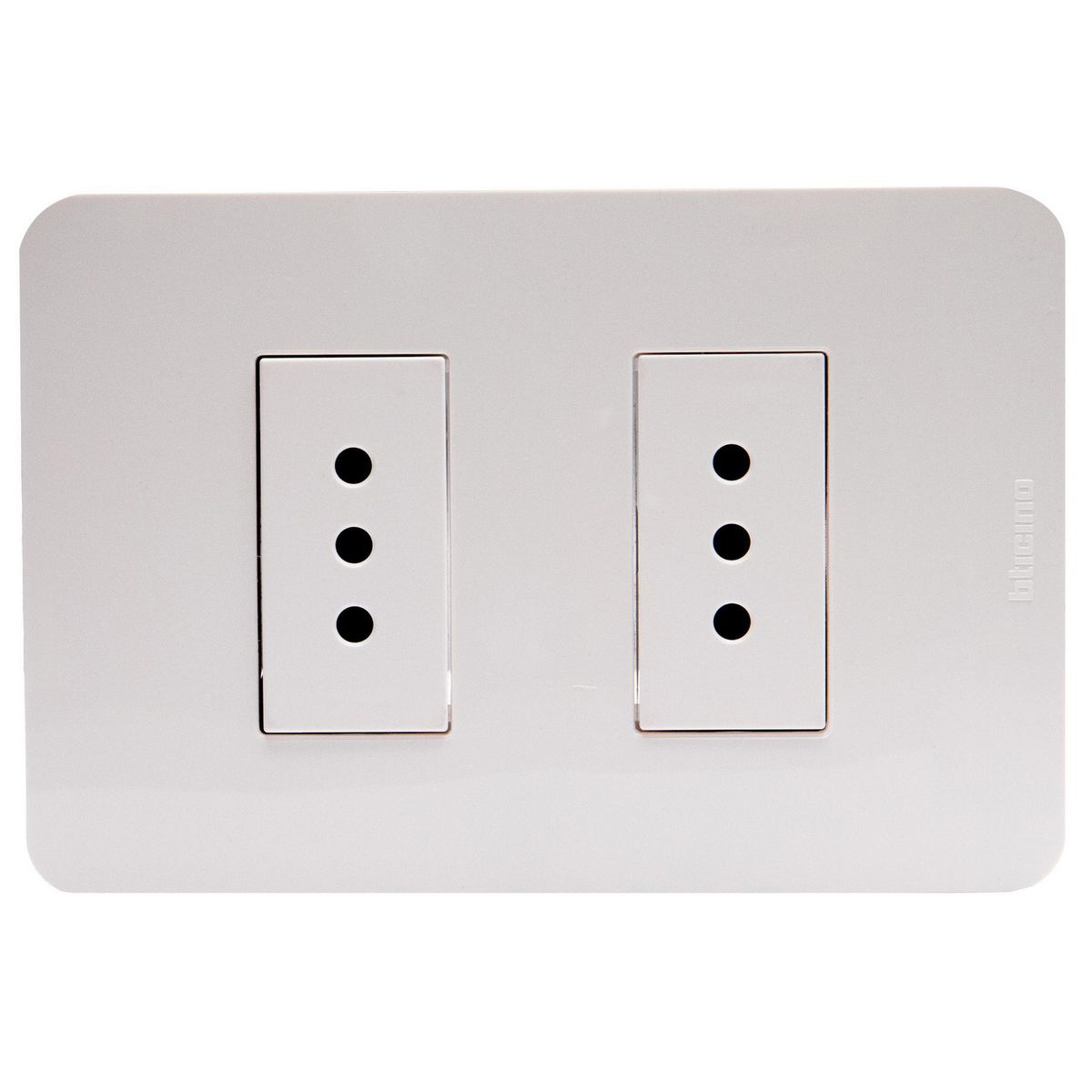 BTICINO - Tomacorriente doble 10a blanco Matix Go armado