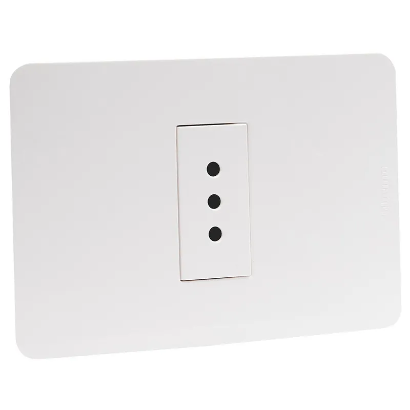 BTICINO - Tomacorriente simple 10a blanco Matix Go armado