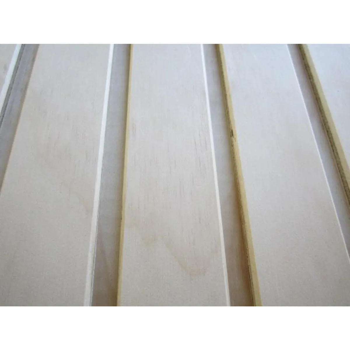 SELEX - Terciado Ranurado Alistonado 12 mm 122x244 cm