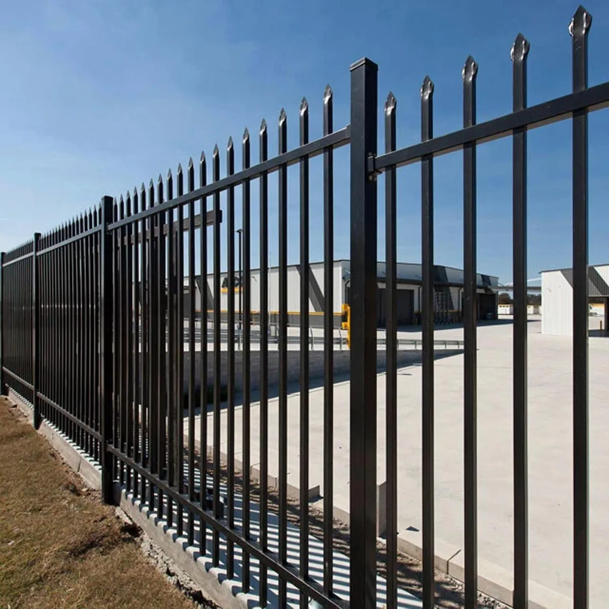 HOGA - Pack Reja Perfil Metálico 2,40x1,80 m con 1 Poste 60x60x2,30 m Negro