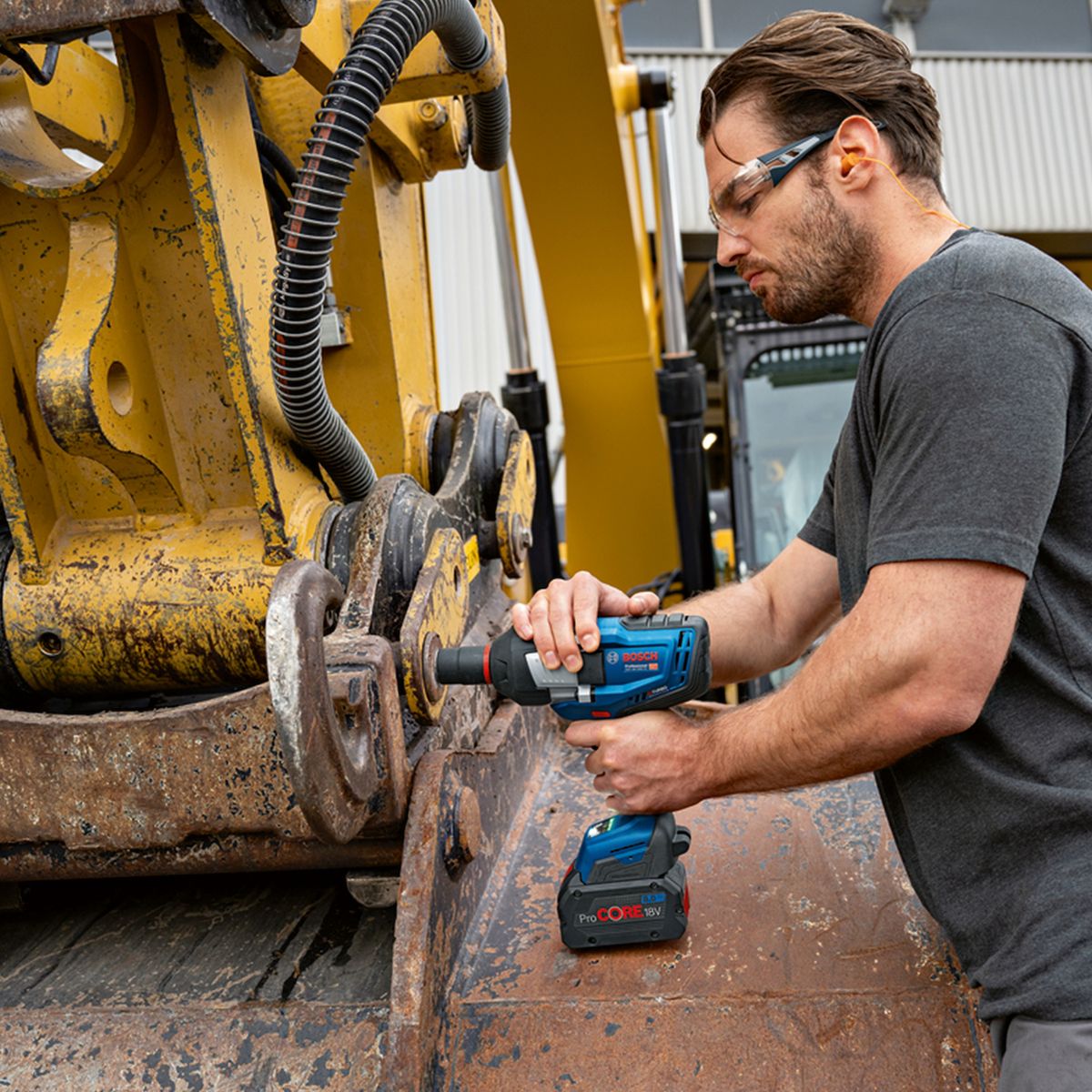 BOSCH - Llave de impacto inalámbrica 18V sin cargador ni batería