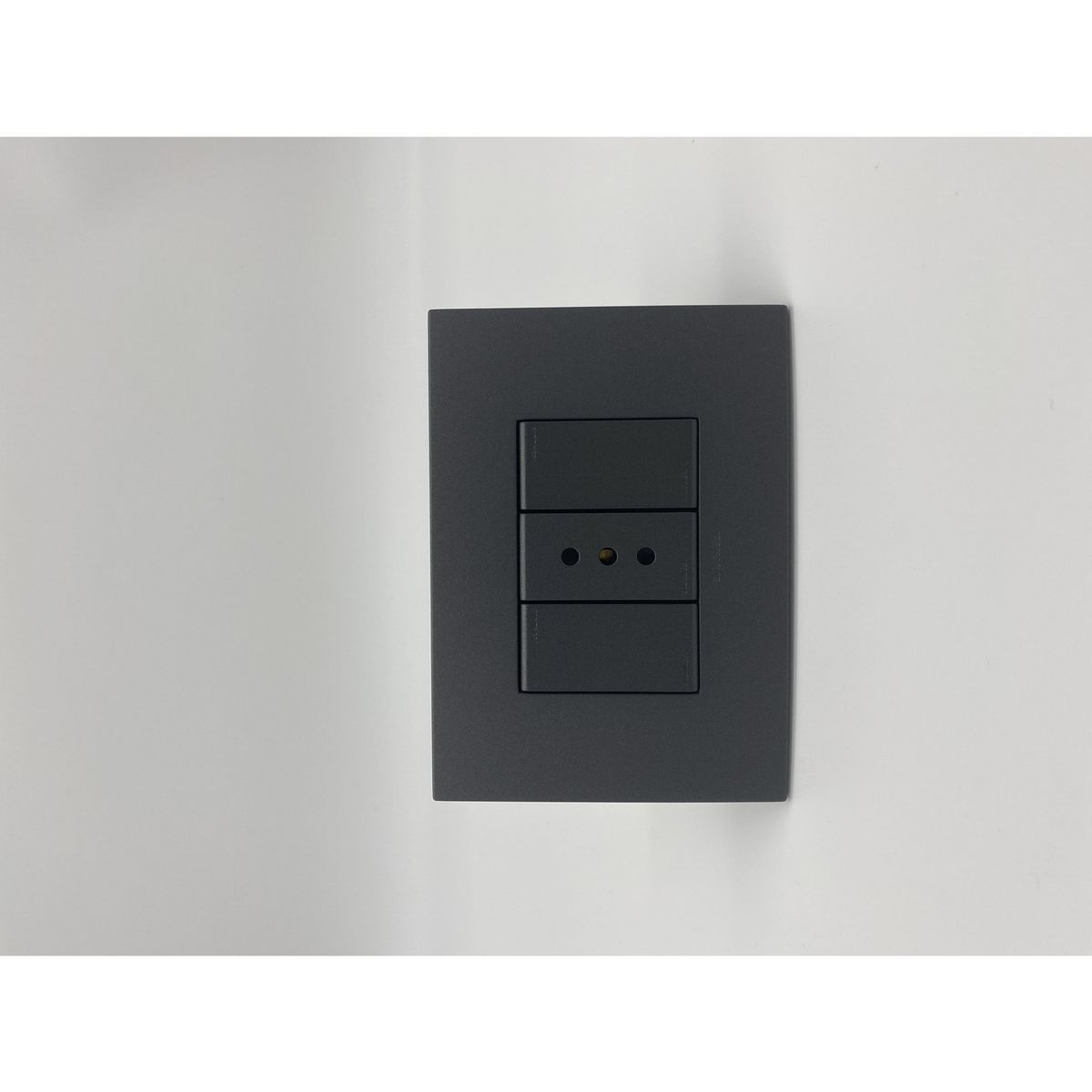 SINTHESI - Enchufe simple 10A armado S44 carbon