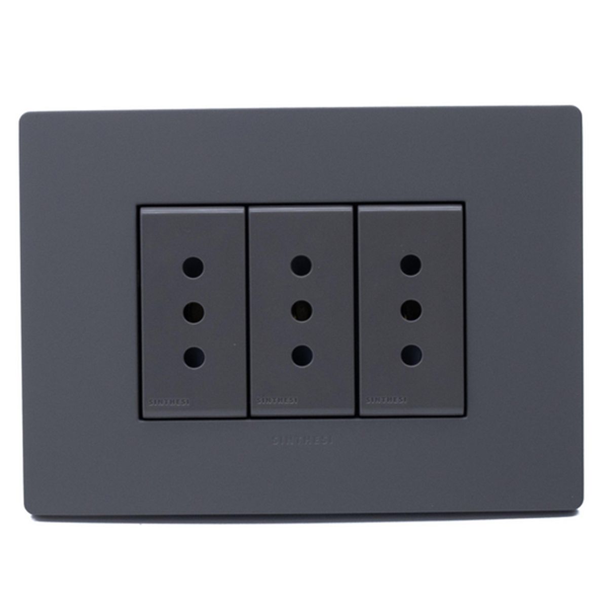 SINTHESI - Enchufe triple 10A armado S32 grey
